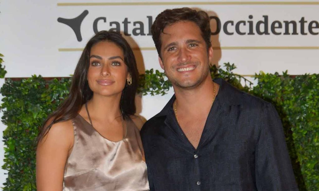 Diego Boneta y su novia, Renata Notni, pasean su amor por Marbella