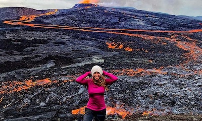 Las impresionantes imágenes de Lara Álvarez en Islandia con un volcán en plena erupción