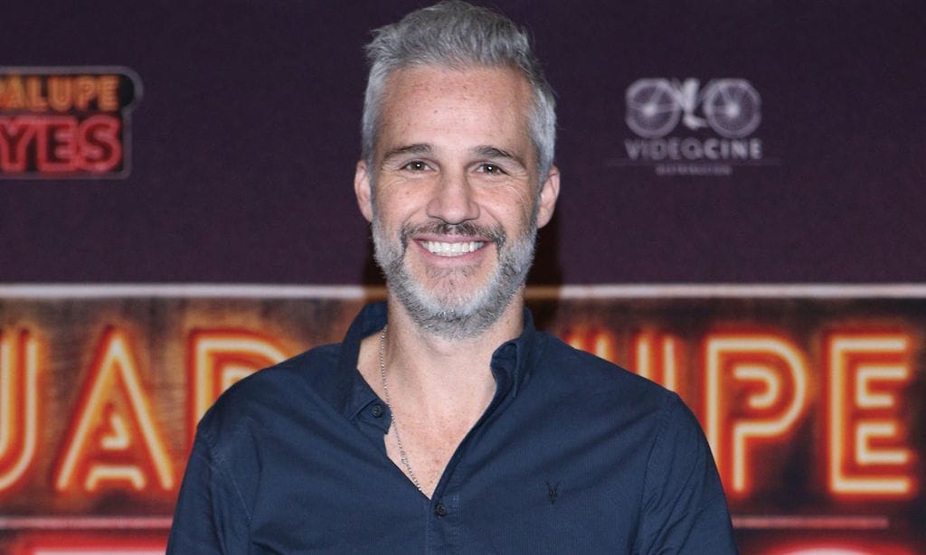 El actor Juan Pablo Medina ('La casa de las flores') habría perdido una de sus piernas tras sufrir una trombosis