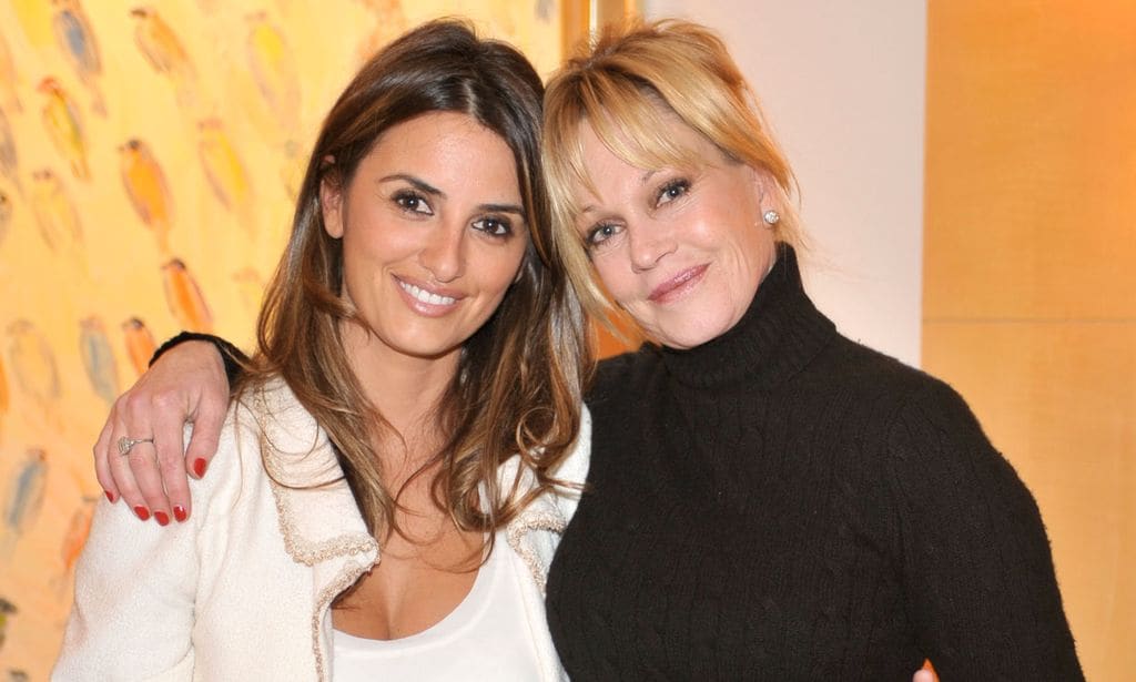 El cariñoso gesto de Melanie Griffith con su gran amiga Penélope Cruz a su llegada a Venecia