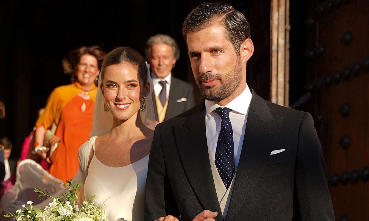 La felicidad de la duquesa de Huéscar, junto a su marido, en la boda de su hermano Jaime Palazuelo con Micaella Rubini