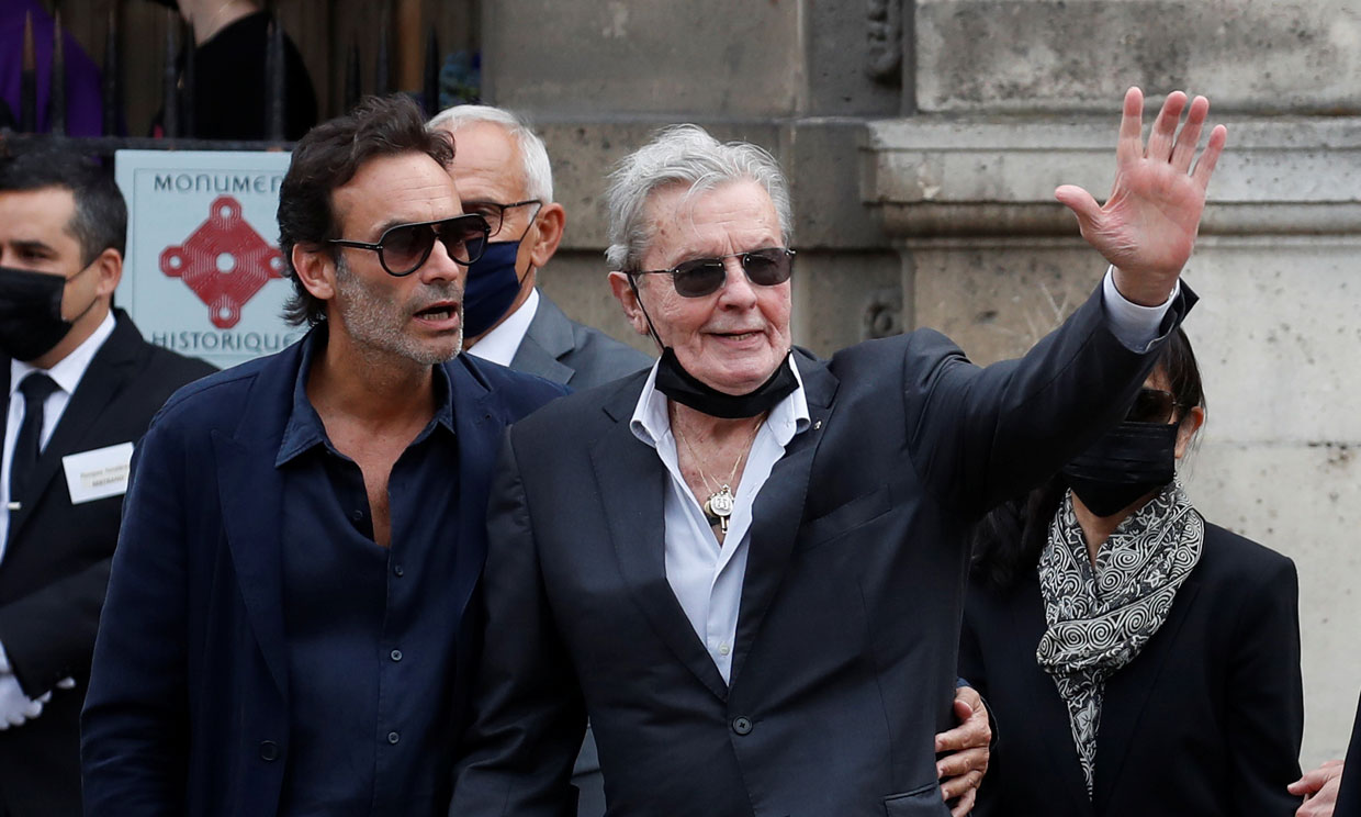 Alain Delon, la otra leyenda del cine francés, se despide de su compañero y amigo Jean-Paul Belmondo