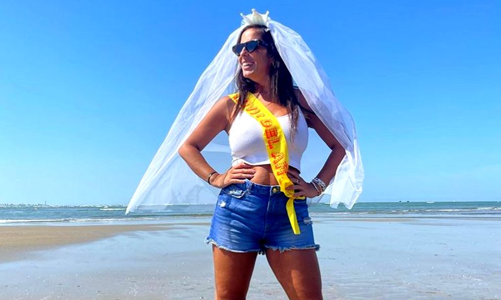 Anabel Pantoja, sorprendida con una despedida de soltera 'a ciegas' por su prima Isa y Raquel Bollo