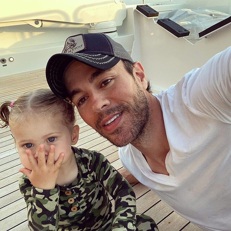 Enrique Iglesias cuenta cuál de sus tres hijos con Anna Kournikova se parece más a él