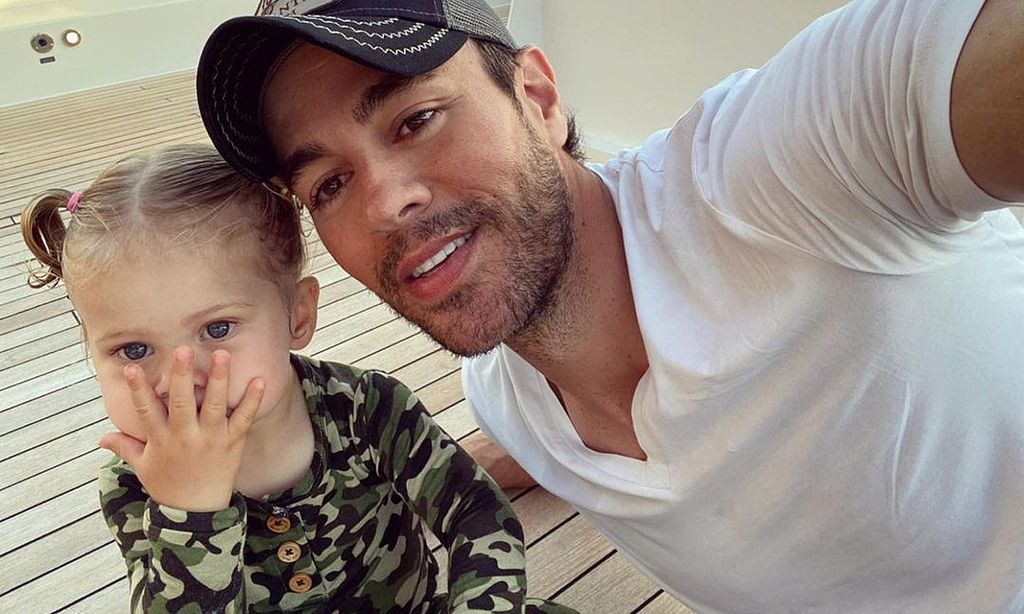 Enrique Iglesias cuenta cuál de sus tres hijos con Anna Kournikova se parece más a él