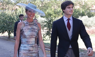 Belén Corsini, con Carlos Fitz-James Stuart, feliz en la boda de su hermana María con Diego Osorio