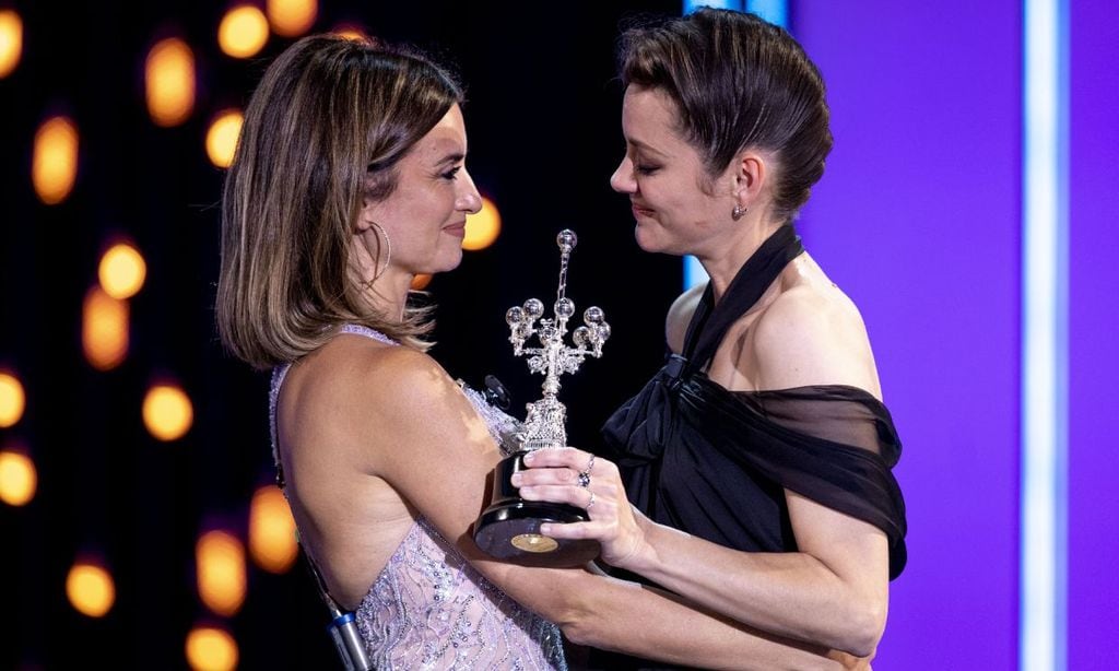 Penélope Cruz sorprende a Marion Cotillard en el Festival de Cine de San Sebastián