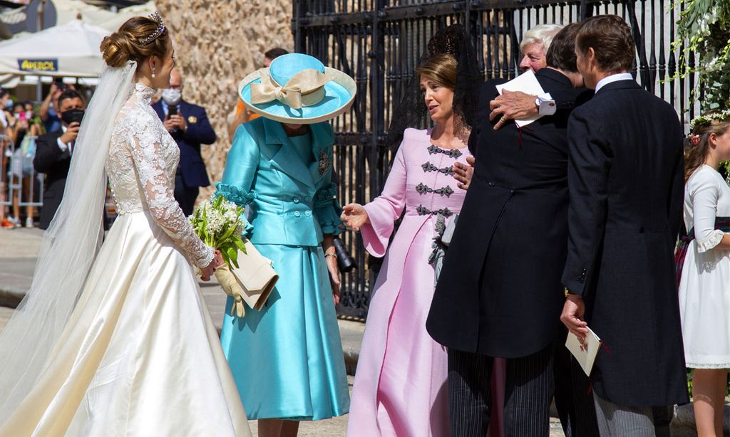 La buena sintonía entre los Borbón-Dos Sicilias y los Lindesay-Bethune en la boda de sus hijos