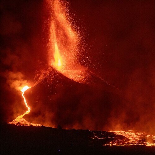 La lava del volcán de La Palma se acerca al mar