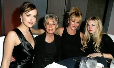 ¡Tres generaciones de estrellas! Melanie Griffith, orgullosa de su madre y de sus dos hijas
