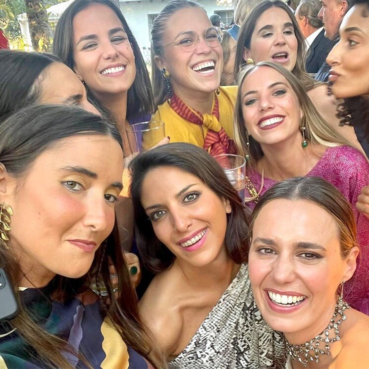 Las hermanas y amigas de Claudia Osborne muestran los detalles más curiosos de la fiesta postboda