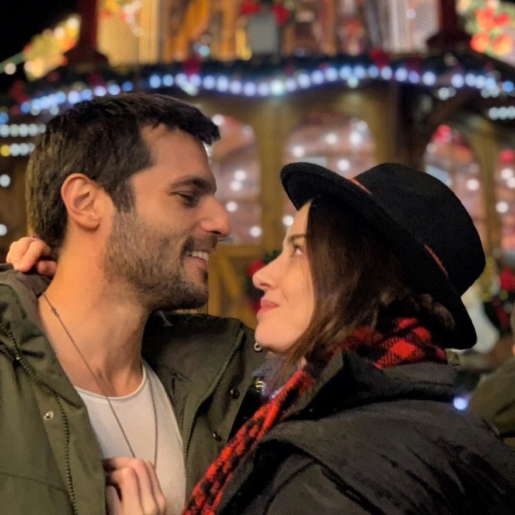 De la ficción a la realidad: Özge Gürel y Serkan Çayoğlu, de 'Amar es primavera', se casan