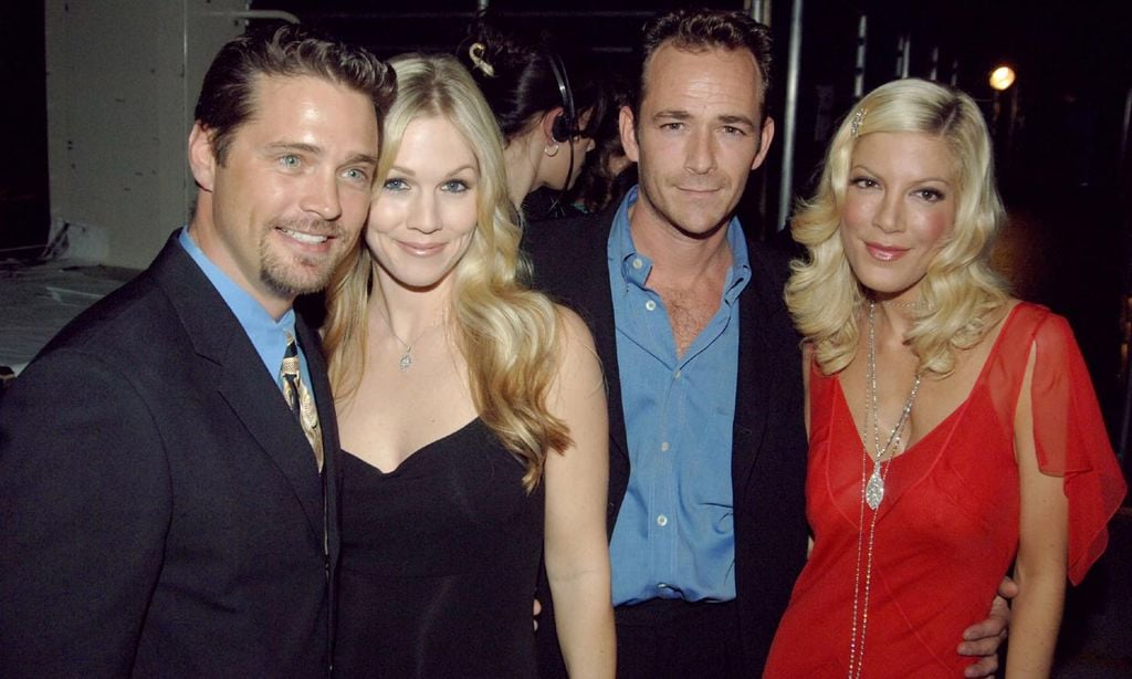 Fue más que un compañero: Tori Spelling cuenta que Luke Perry la ayudó a salir de una relación abusiva