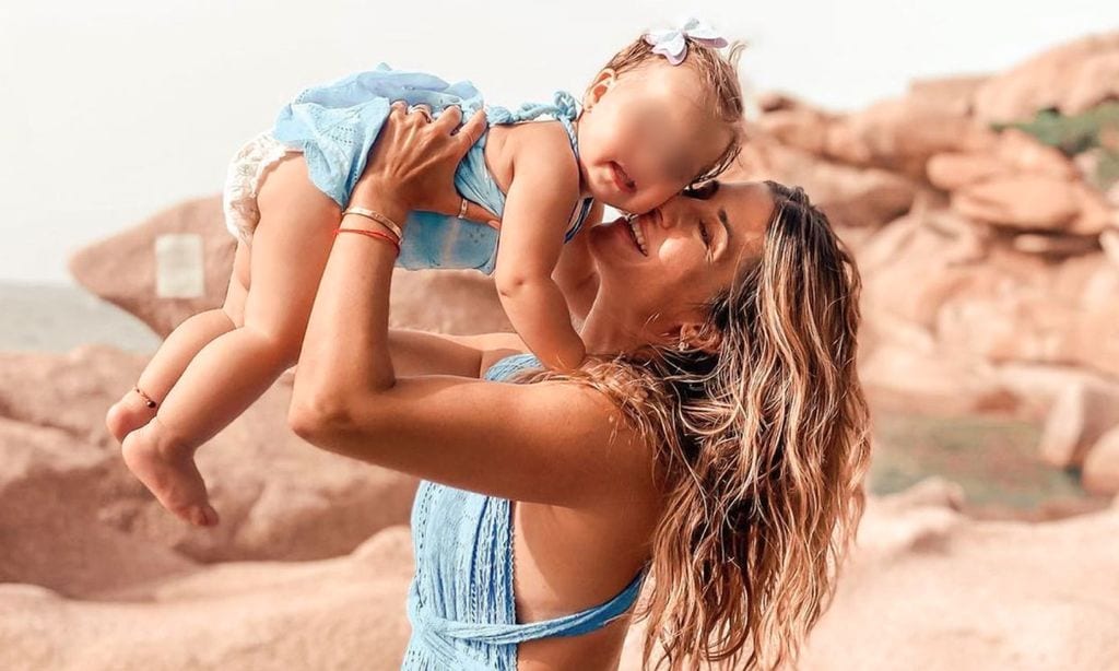 ¡Alucinarás! Elena Tablada comparte el vídeo de su hija Camila durmiendo y es increíble cómo se mueve