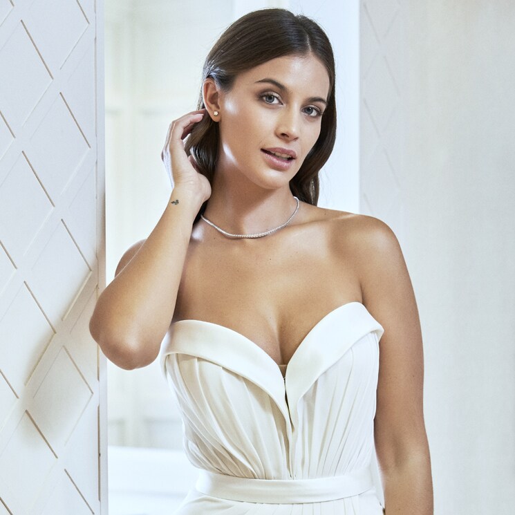 Hablamos con Desiré Cordero tras vestirse de novia por una buena causa: 'Me encantaría casarme en la playa'