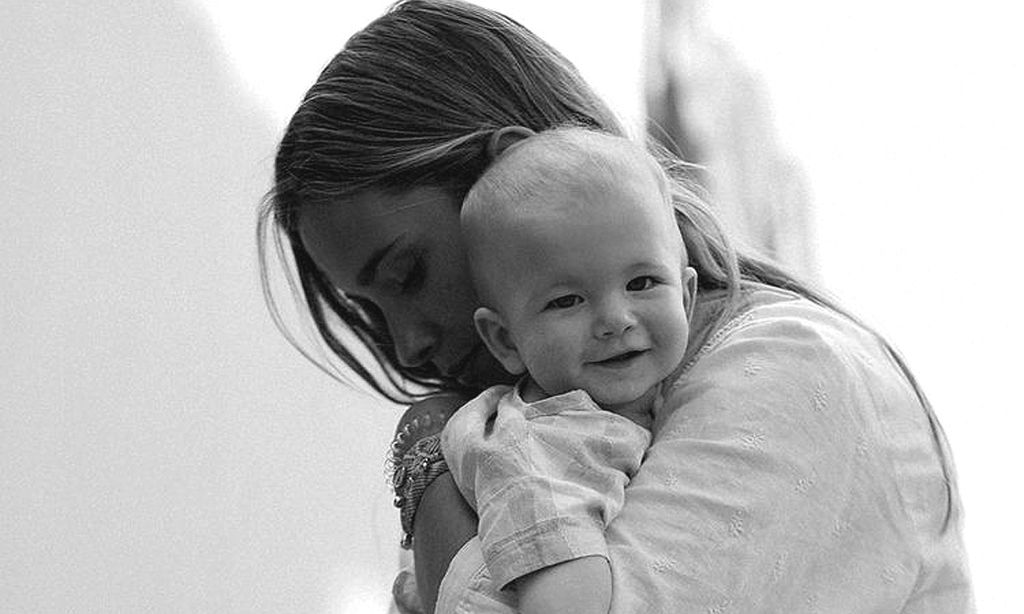 María Pombo celebra su primer cumpleaños como mamá con unas preciosas fotografías junto a su hijo