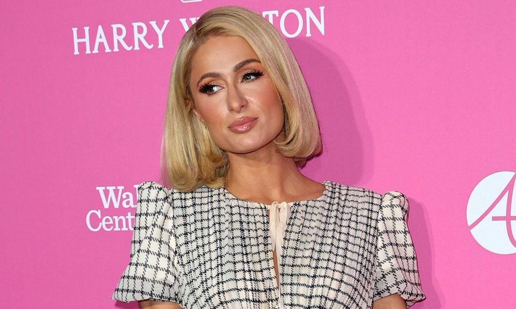 ¡De cuento y fantasía! Paris Hilton celebra su despedida de soltera como 'Alicia en el país de las maravillas'