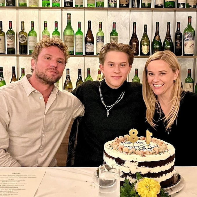 Reese Witherspoon y su ex, Ryan Phillippe, juntos en el 18 cumpleaños de su hijo