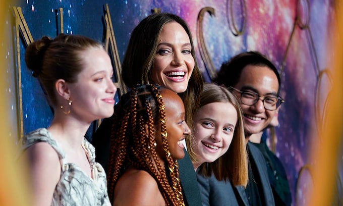 Angelina Jolie con sus hijos de estreno en Londres