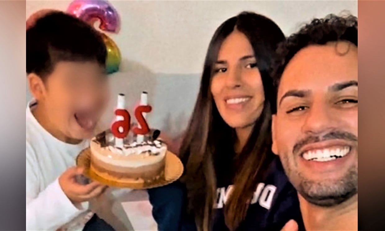 El simpático vídeo del hijo de Isa Pantoja soplando las velas de la tarta en el 26 cumpleaños de su madre