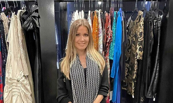 Nicole Kimpel vende sus vestidos más glamurosos por un fin solidario