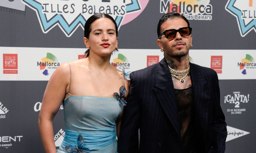 Rosalía y Rauw Alejandro posan juntos por primera vez sobre la alfombra roja