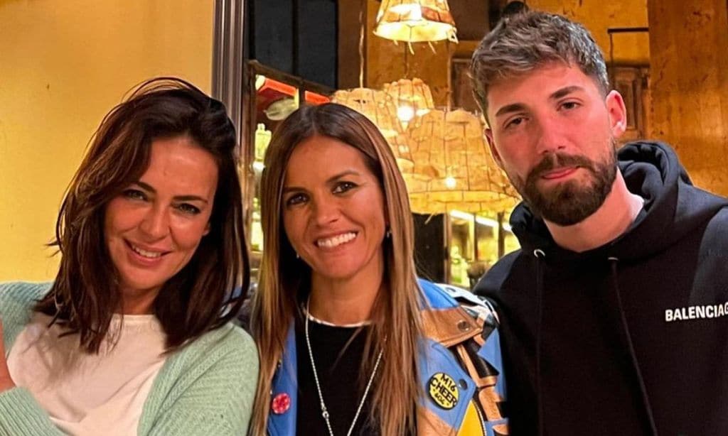 Olga Moreno se deja querer por dos grandes amigos de 'Supervivientes' en su momento más duro