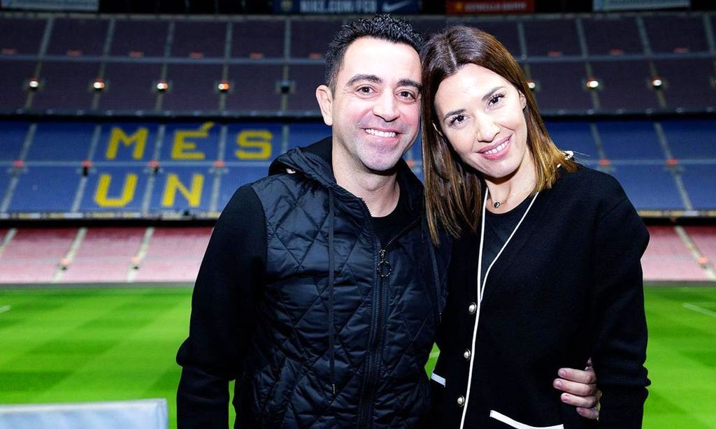 Núria Cunillera sonríe por partida doble: debut de su marido Xavi Hernández y cumpleaños de su hijo Dan