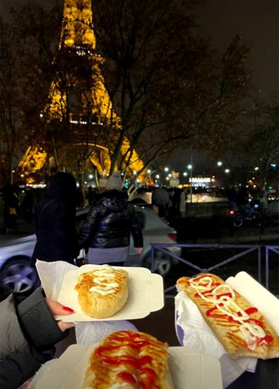 Rocío Flores y Gloria Camila en París