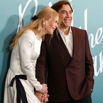 Javier Bardem, de la mano de su esposa en el cine, Nicole Kidman, pero orgullosísimo de la suya en la vida real 