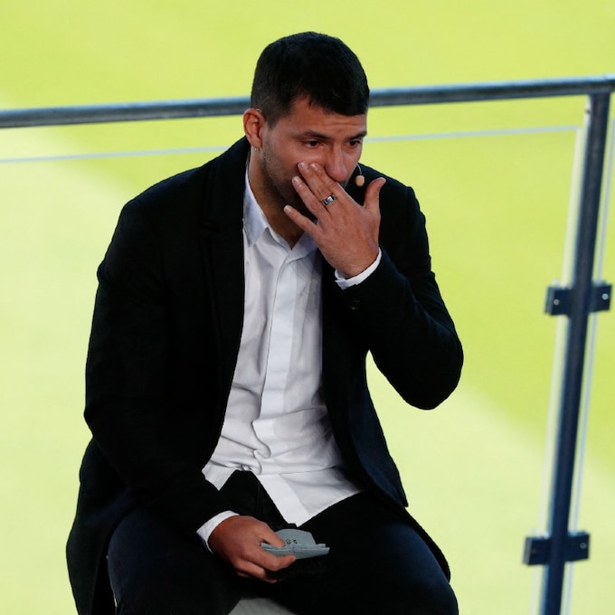 El Kun Agüero anuncia su retirada del fútbol entre lágrimas 