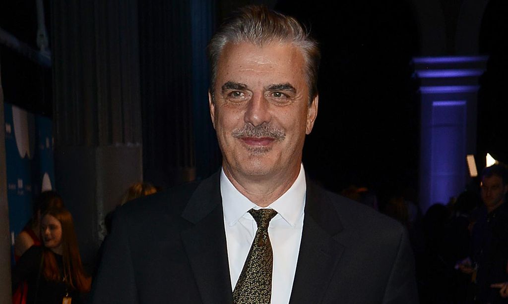 Chris Noth, acusado por una cuarta mujer, sigue negando las supuestas agresiones