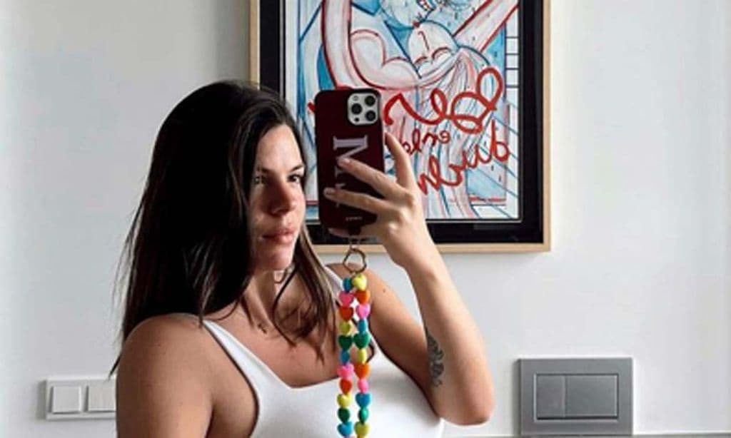 Laura M. Flores, natural y sin complejos, comparte la imagen de su cuerpo posparto