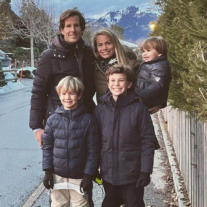 Las idílicas vacaciones de Carla Goyanes con su marido y sus niños en Gstaad