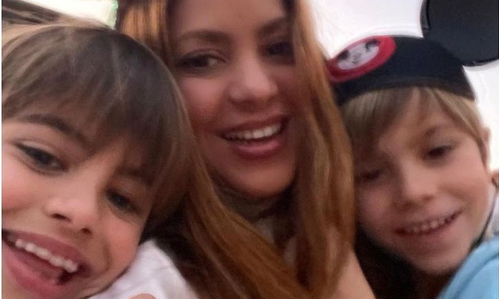 Shakira y sus hijos empiezan el año con una visita a Mickey Mouse