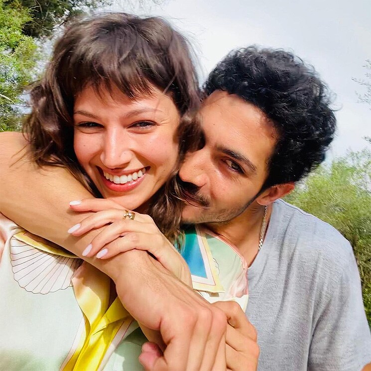 Úrsula Corberó y Chino Darín, de la nieve italiana al verano en Uruguay para una cita familiar