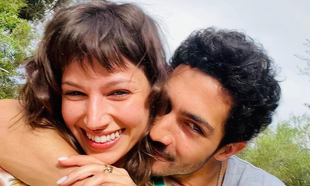 Úrsula Corberó y Chino Darín, de la nieve italiana al verano en Uruguay para una cita familiar