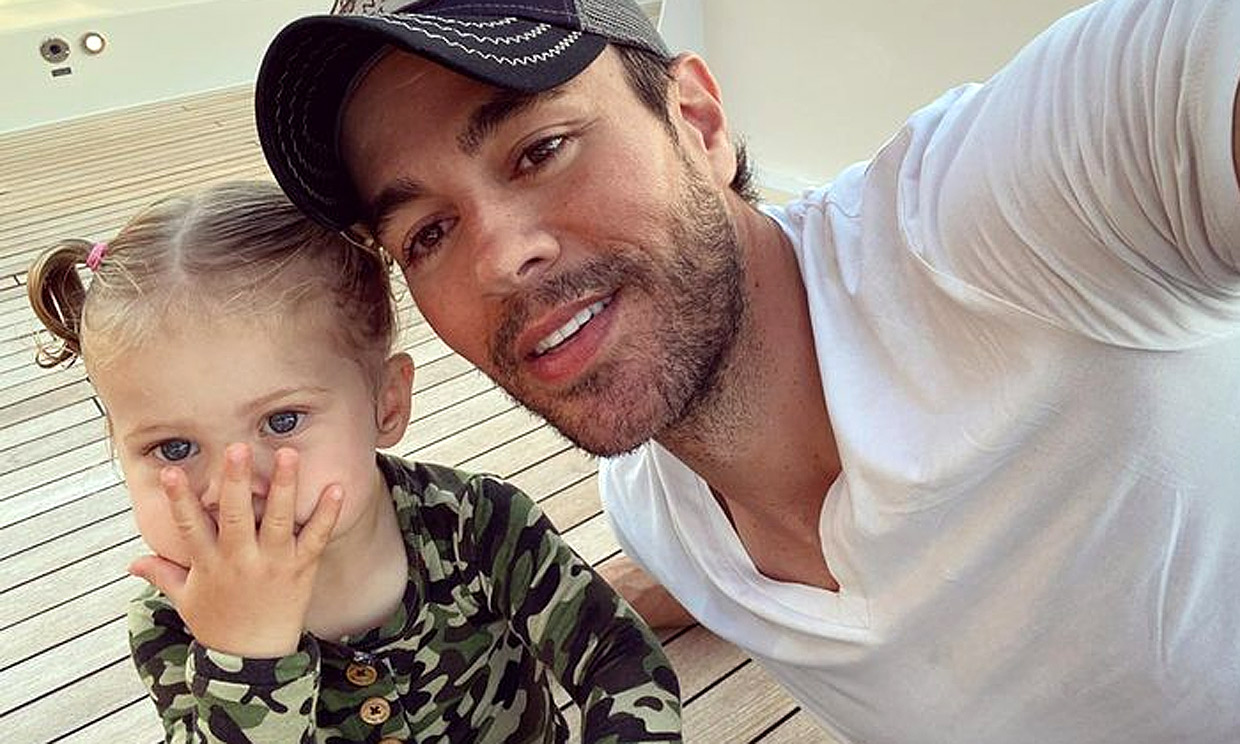 ¡Ya tiene dos años! Así ha cambiado Mary, la hija pequeña de Enrique Iglesias y Anna Kournikova