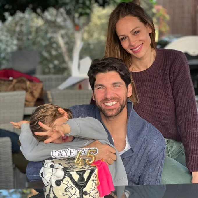 Eva González y su hijo sorprenden a Cayetano Rivera casi un mes después de su cumpleaños