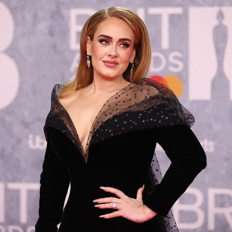 ¿Se ha comprometido Adele? Este anillo hace saltar las alarmas