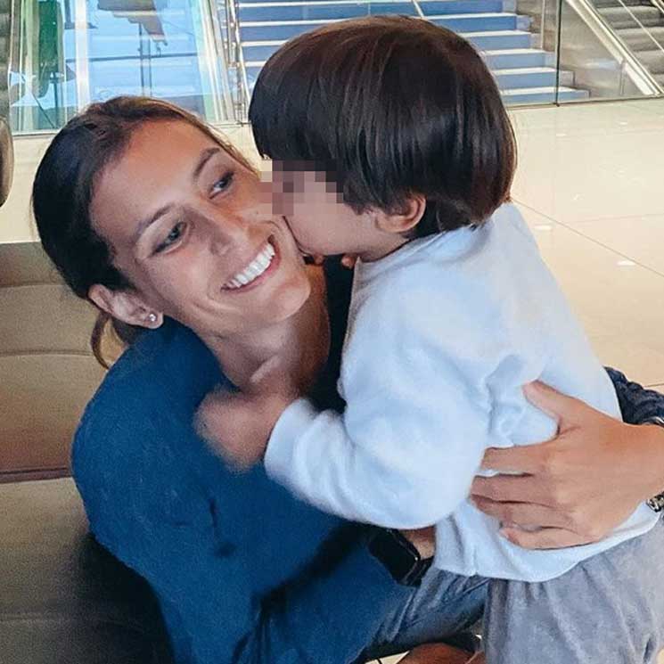 Ana Boyer presume de su pequeño Miguel, el cuidador de caballos más simpático