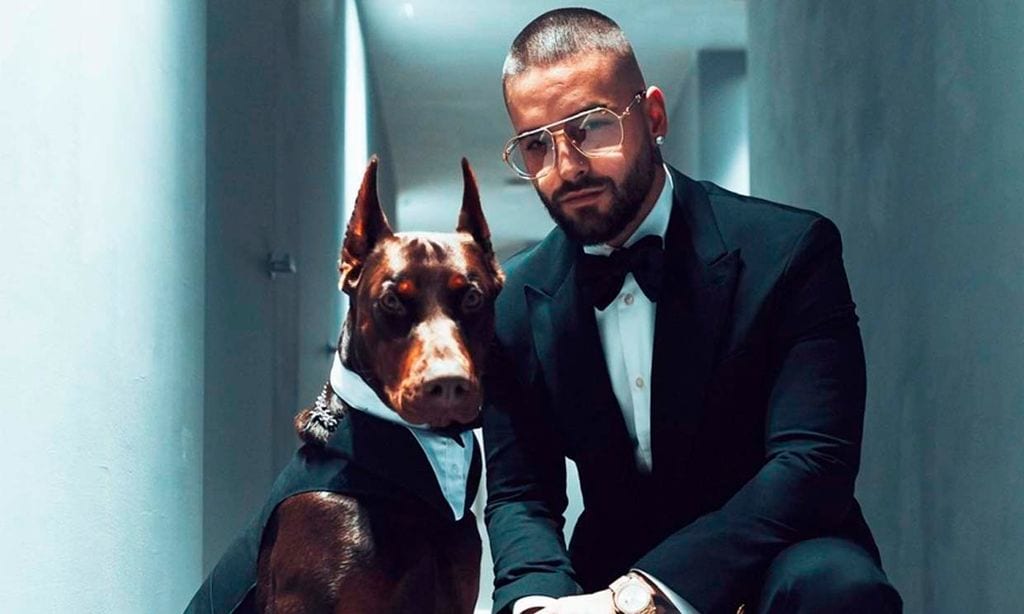 Maluma muestra las heridas del ataque de su perro, un dóberman europeo