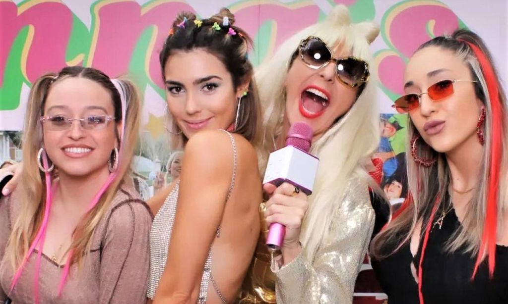 La divertidísima fiesta de disfraces de Anna Ferrer y sus amigos con Paz Padilla 'convertida' en Lady Gaga