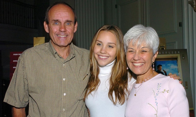 Amanda Bynes y sus padres Lynn y Rick