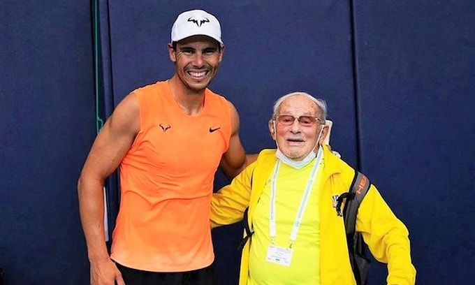 De jugar con Nadal hace 4 meses a no huir de la guerra: conoce la historia del tenista ucraniano de 97 años 