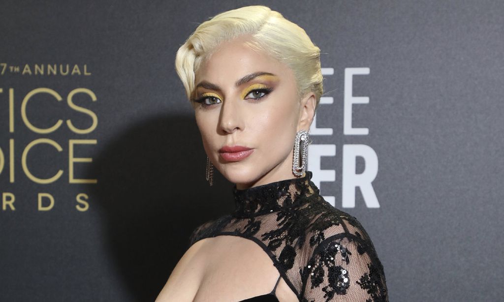 La noche más ajetreada de Lady Gaga, ¿cómo pudo estar a la vez en los Bafta y los Critics' Choice?