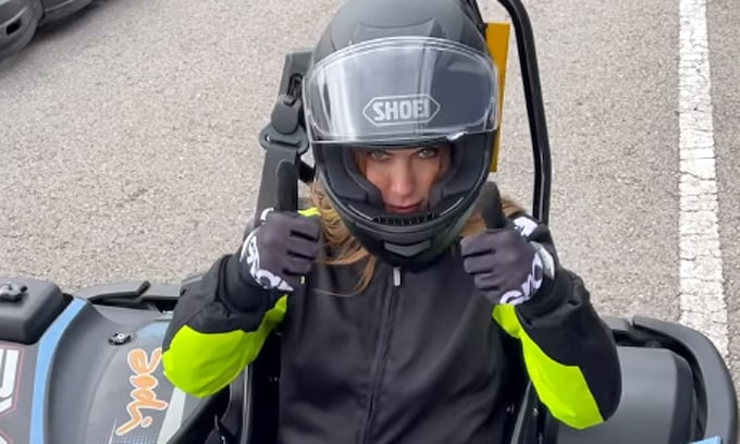 Melissa Jiménez en un coche de Formula 1