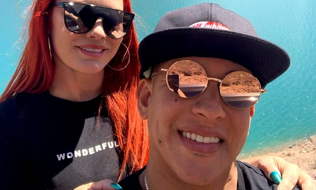 Daddy Yankee, el 'rey del reguetón', anuncia su adiós a la música y recibe el cariño de su esposa