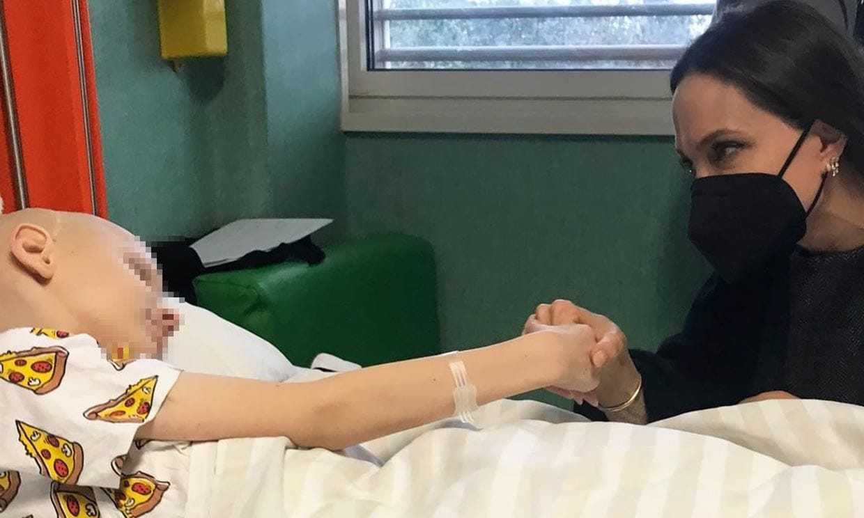 Angelina Jolie, en un hospital italiano, es enviada especial del Alto Comisionado de la ONU para los refugiados