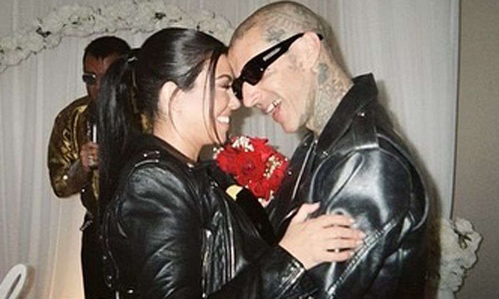Las primeras imágenes de la boda secreta de Kourtney Kardashian y Travis Barker
